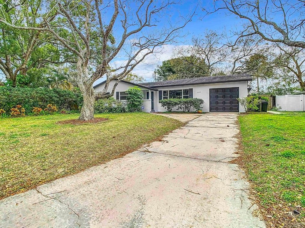 6123 111th Ave, Tampa FL  33617-3129 exterior