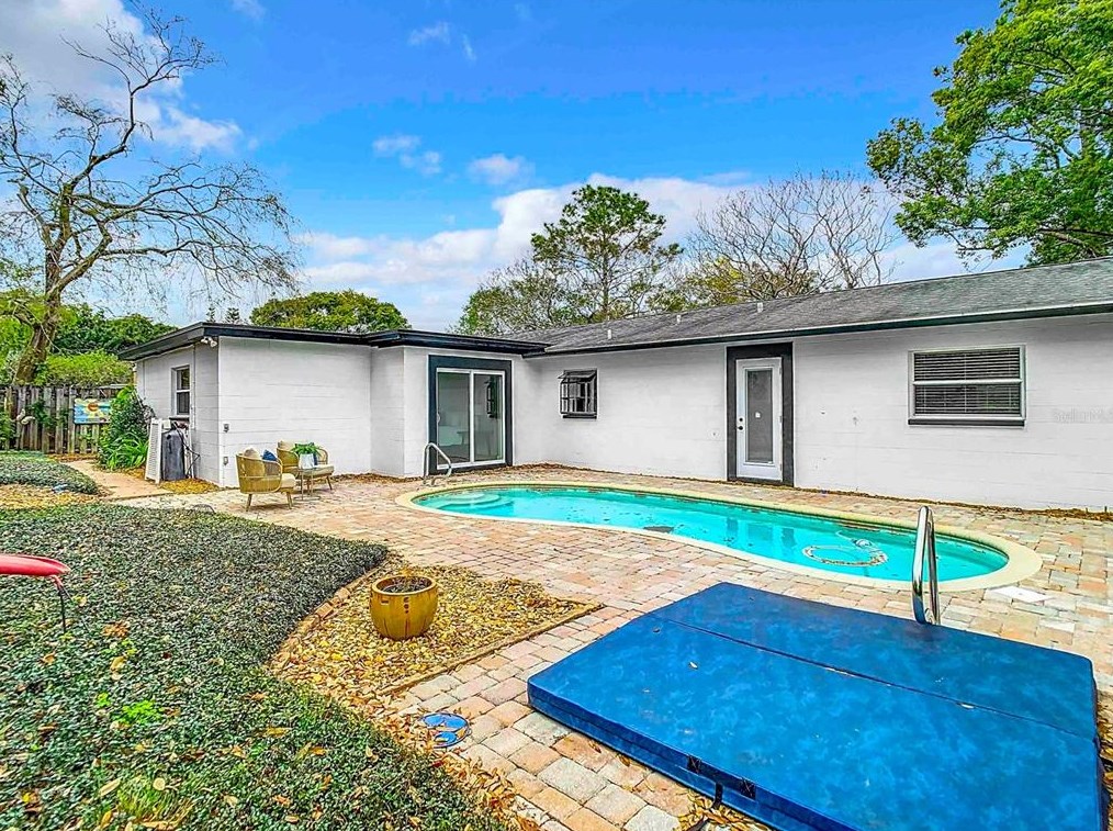 6123 111th Ave, Tampa FL  33617-3129 exterior