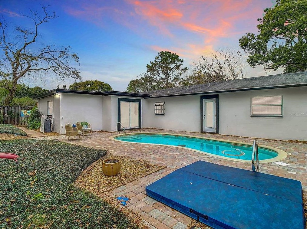 6123 111th Ave, Tampa FL  33617-3129 exterior