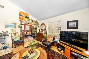 4975 Village Gardens Dr - Photo 9