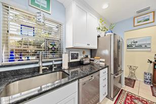 4975 Village Gardens Dr - Photo 5