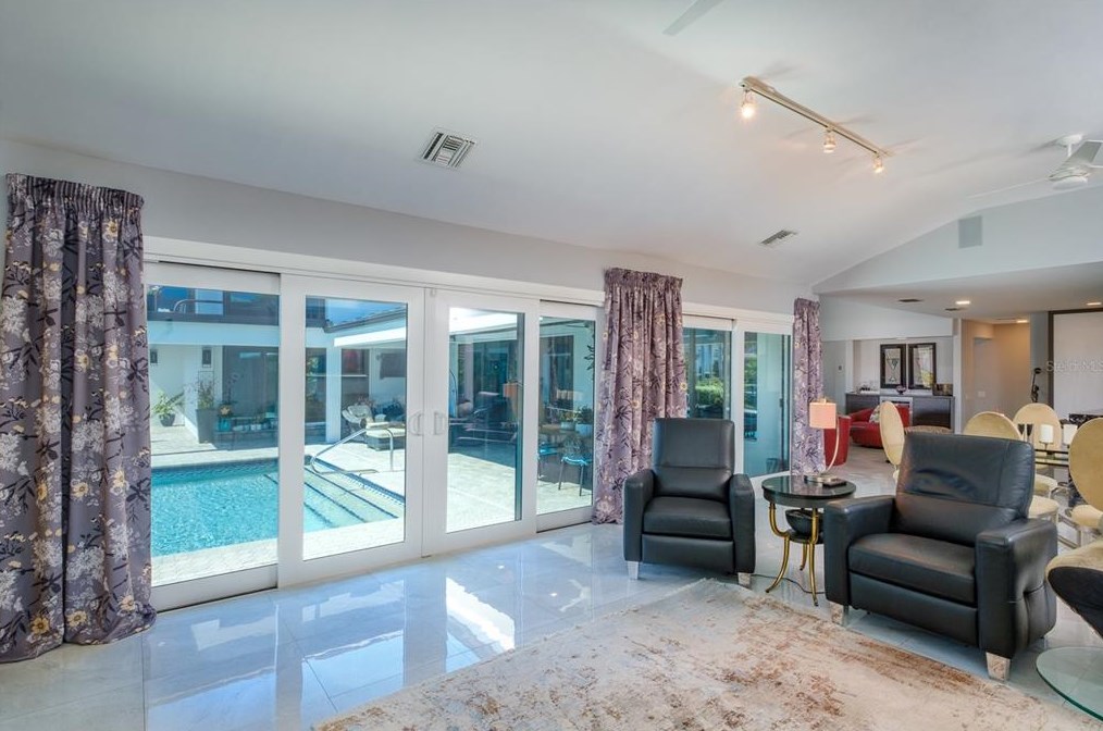 414 Mdw Lark Dr, Sarasota FL 34236-1902 exterior