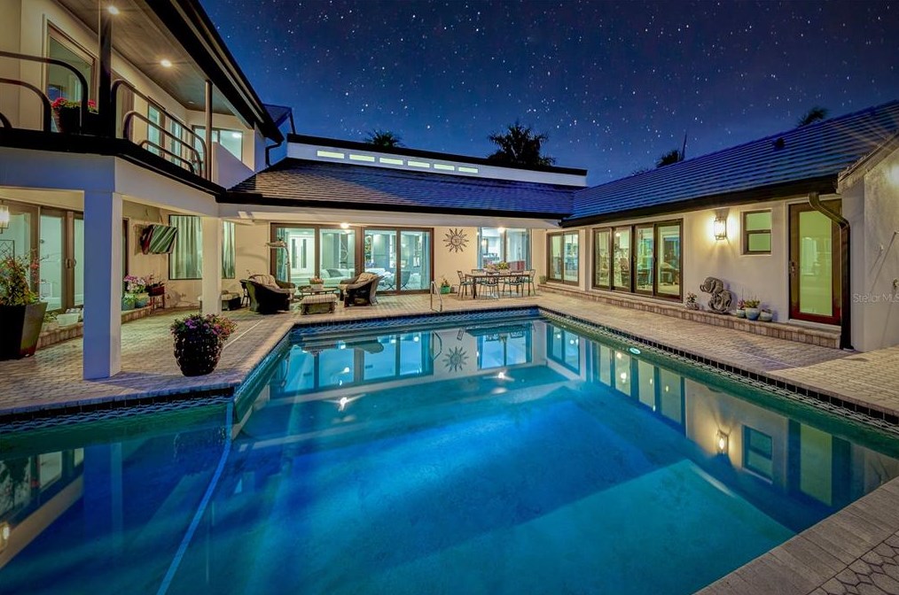 414 Mdw Lark Dr, Sarasota FL 34236-1902 exterior