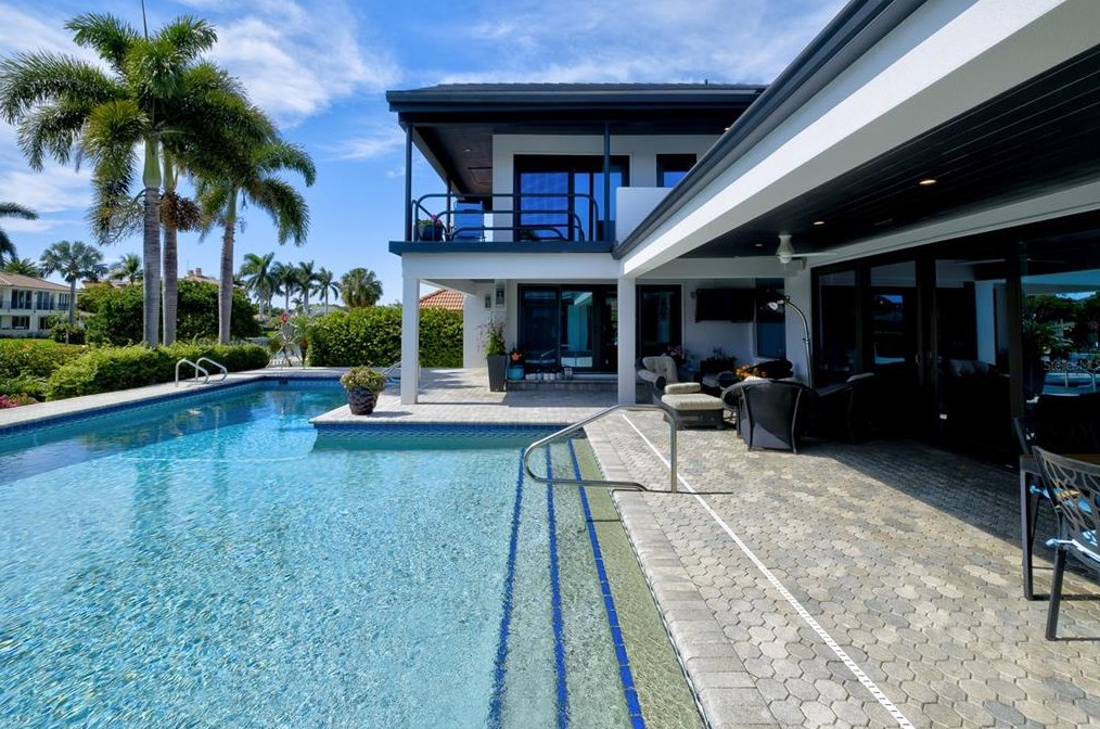 414 Mdw Lark Dr, Sarasota FL 34236-1902 exterior