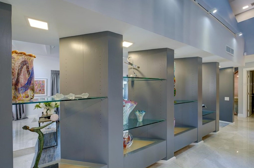 414 Mdw Lark Dr, Sarasota FL 34236-1902 exterior