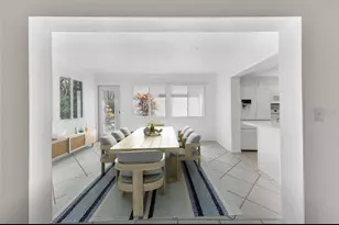 3915 Schwalbe Dr, Sarasota, FL 34235 - Photo 3