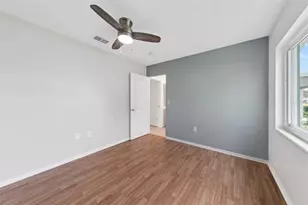 3915 Schwalbe Dr, Sarasota, FL 34235 - Photo 15