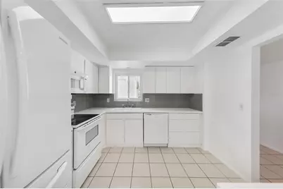 3915 Schwalbe Drive #128, Sarasota, FL 34235 - Photo 7