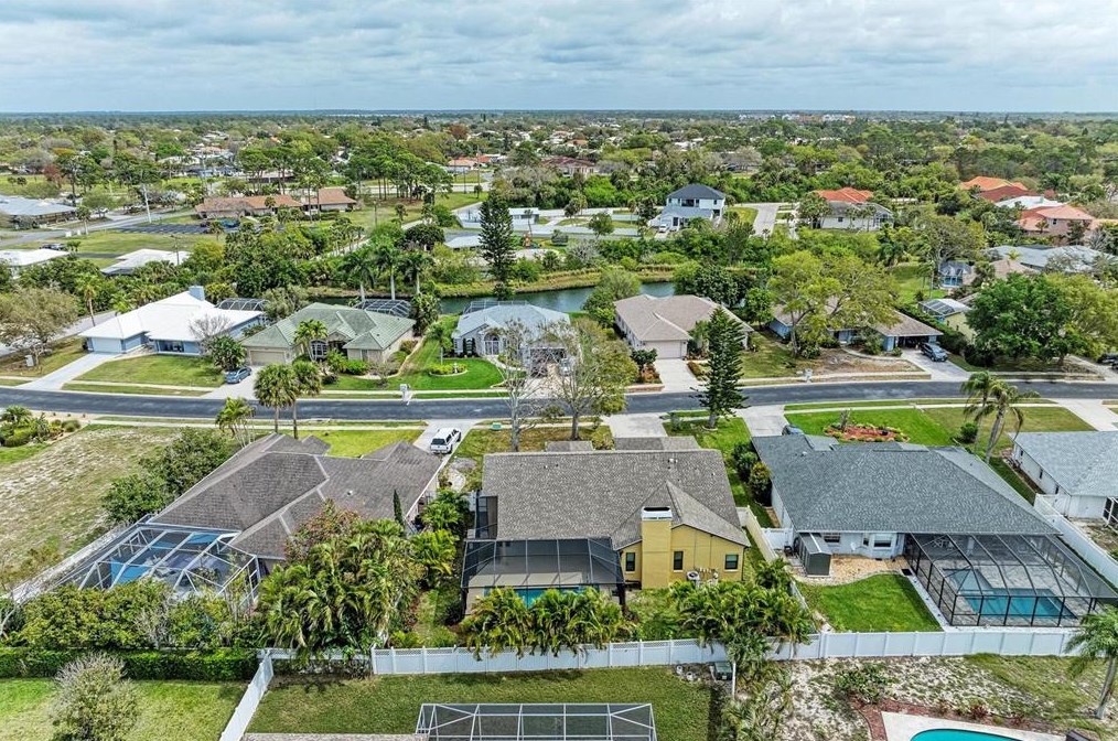 307 Bayside Pkwy, Nokomis FL 34275-3428 exterior