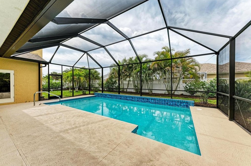 307 Bayside Pkwy, Nokomis FL 34275-3428 exterior