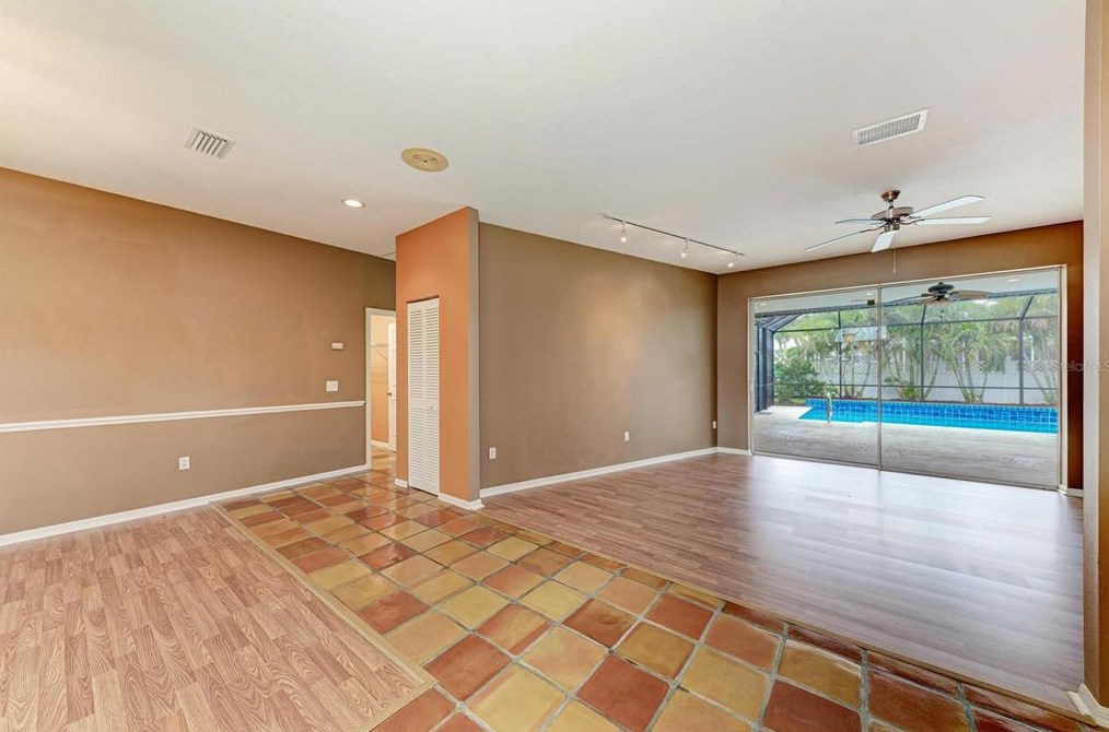 307 Bayside Pkwy, Nokomis FL 34275-3428 exterior