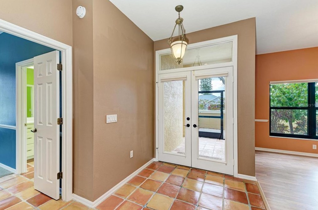 307 Bayside Pkwy, Nokomis FL 34275-3428 exterior