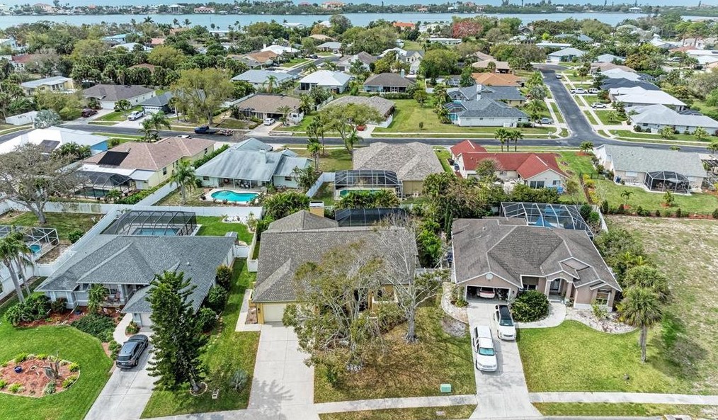 307 Bayside Pkwy, Nokomis FL 34275-3428 exterior