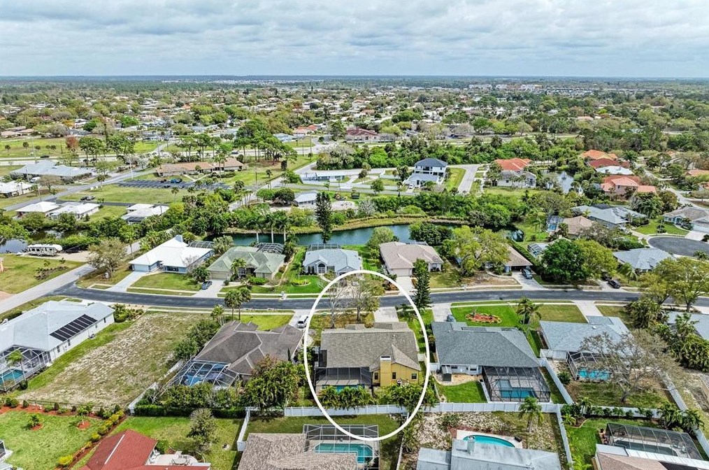 307 Bayside Pkwy, Nokomis FL 34275-3428 exterior