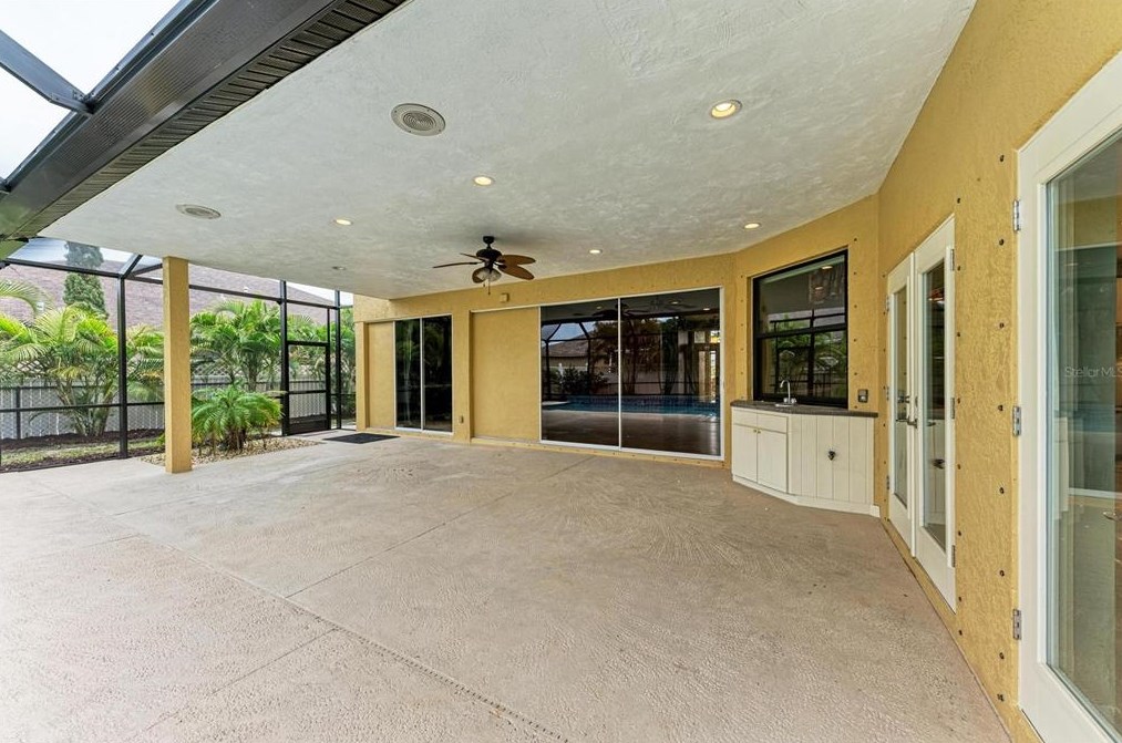 307 Bayside Pkwy, Nokomis FL 34275-3428 exterior