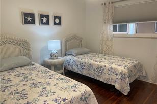 1310 Glen Oaks Dr E, Sarasota, FL 34232 - Photo 15