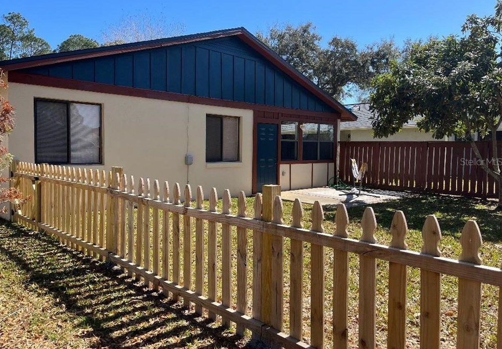 20 Lago Vista Pl, Palm Coast FL  32164-7721 exterior