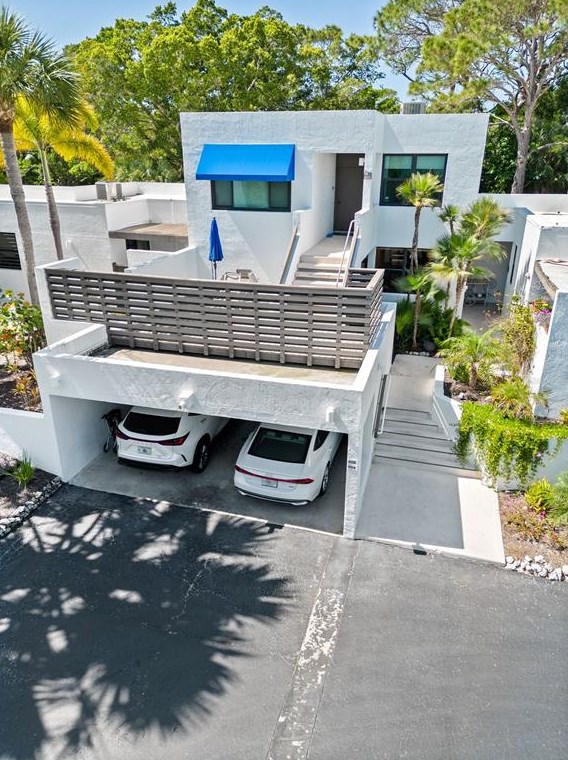 604 Bayport Way, Longboat Key FL  34228-2624 exterior