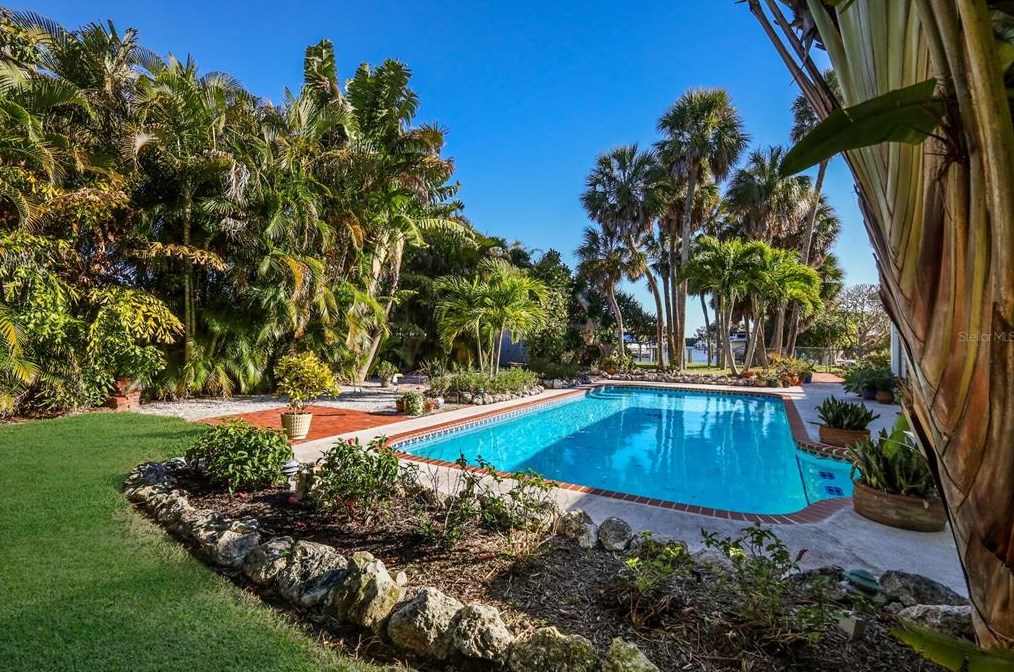504 71 St, Bradenton Beach FL  34217-1103 exterior