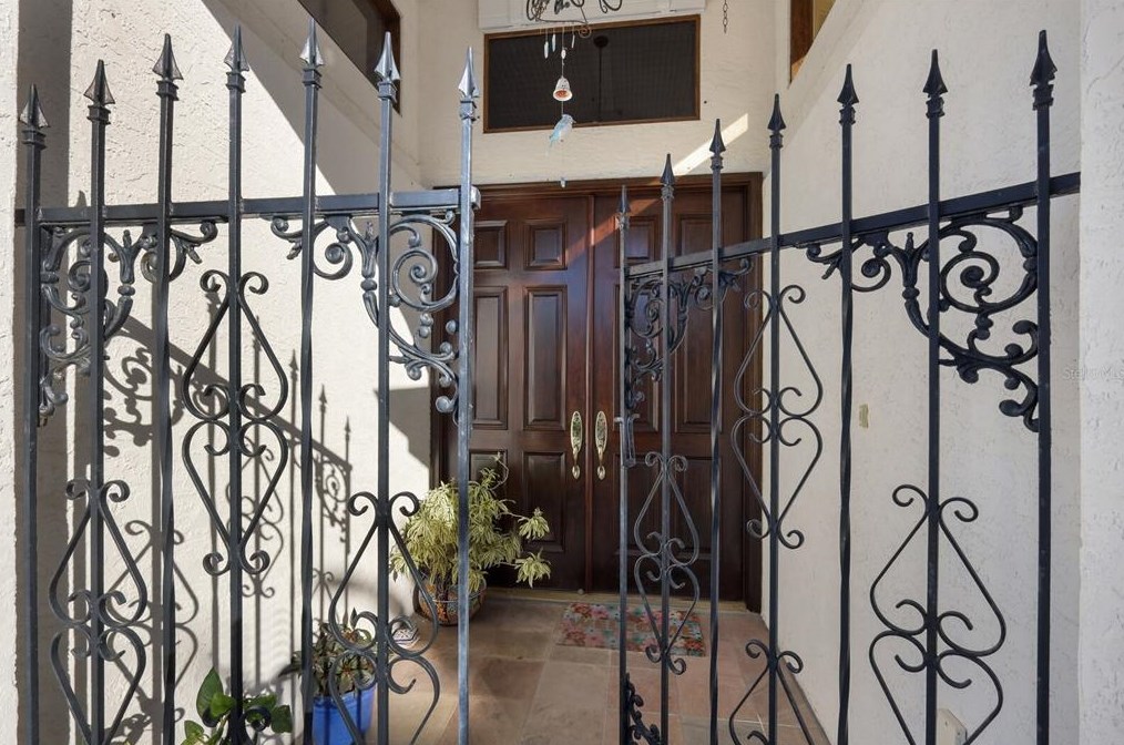 504 71st St, Bradenton Beach FL  34217-1103 exterior