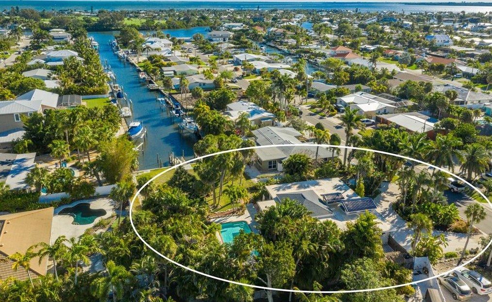 504 71 St, Bradenton Beach FL  34217-1103 exterior