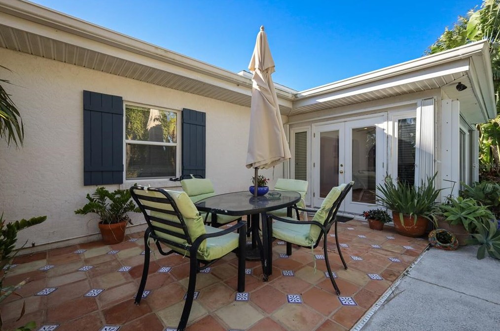 504 71 St, Bradenton Beach FL  34217-1103 exterior