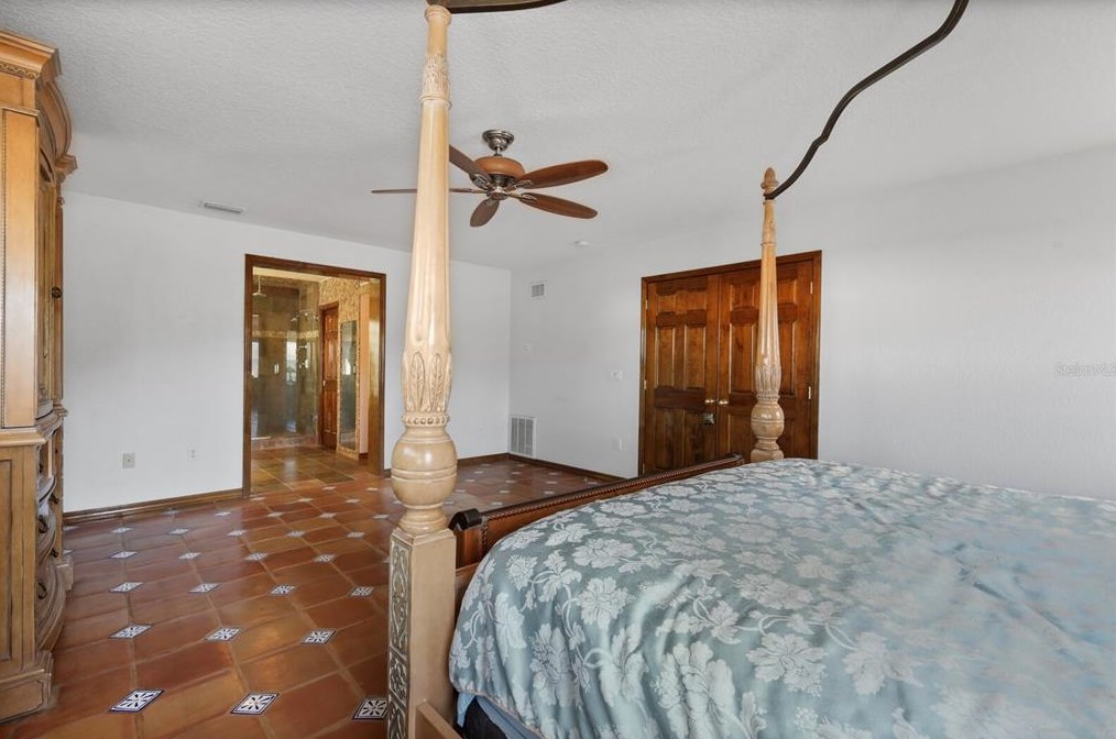 504 71 St, Bradenton Beach FL  34217-1103 exterior