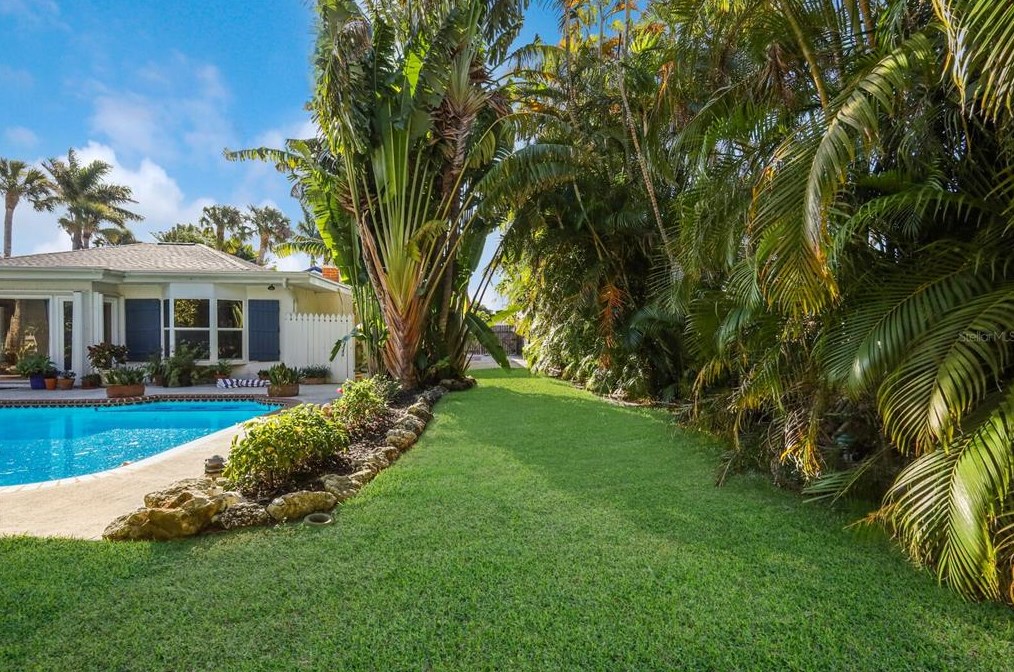 504 71 St, Bradenton Beach FL  34217-1103 exterior