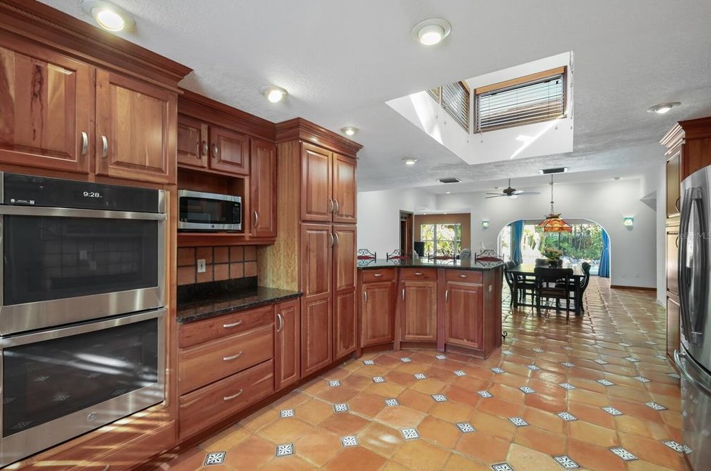 504 71 St, Bradenton Beach FL  34217-1103 exterior