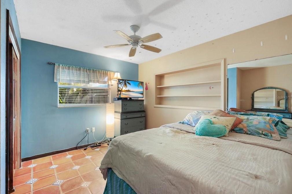 504 71 St, Bradenton Beach FL  34217-1103 exterior