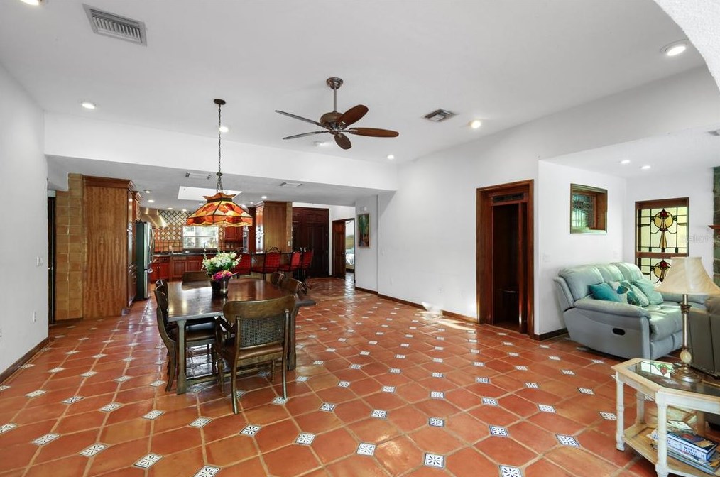 504 71 St, Bradenton Beach FL  34217-1103 exterior