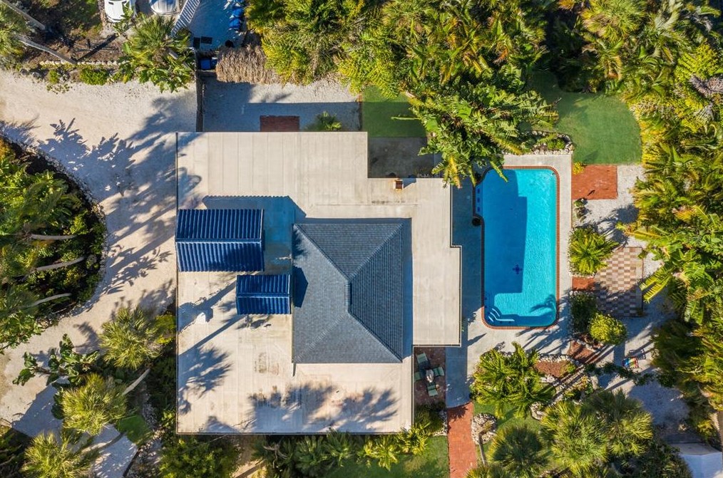 504 71 St, Bradenton Beach FL  34217-1103 exterior