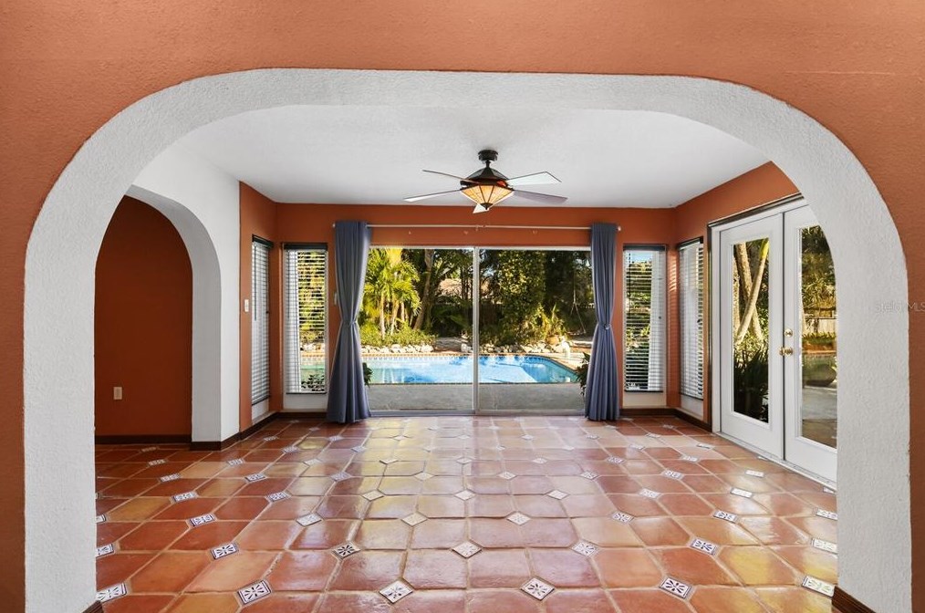 504 71 St, Bradenton Beach FL  34217-1103 exterior