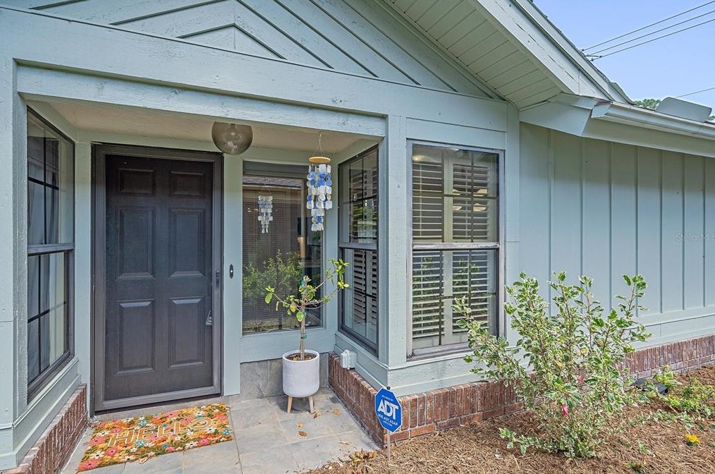 7841 Pine Trace Dr, Sarasota FL  34243-3753 exterior