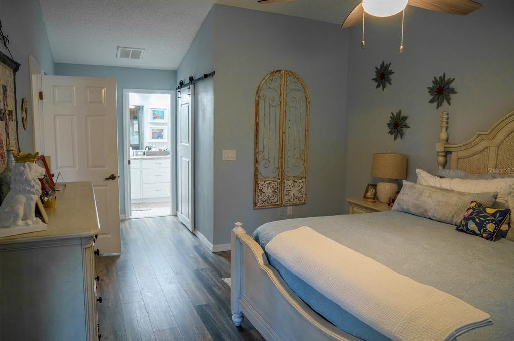 5958 Clubside Dr, Sarasota FL 34243-3165 exterior