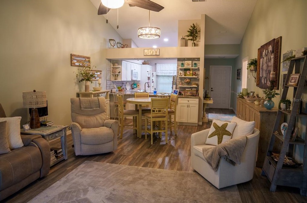 5958 Clubside Dr, Sarasota FL 34243-3165 exterior