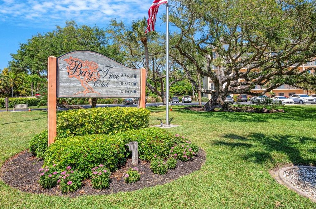 8635 Midnight Pass Rd, Sarasota FL  34242-3852 exterior