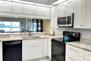 5906 Doral Dr, Sarasota, FL 34243 - Photo 9