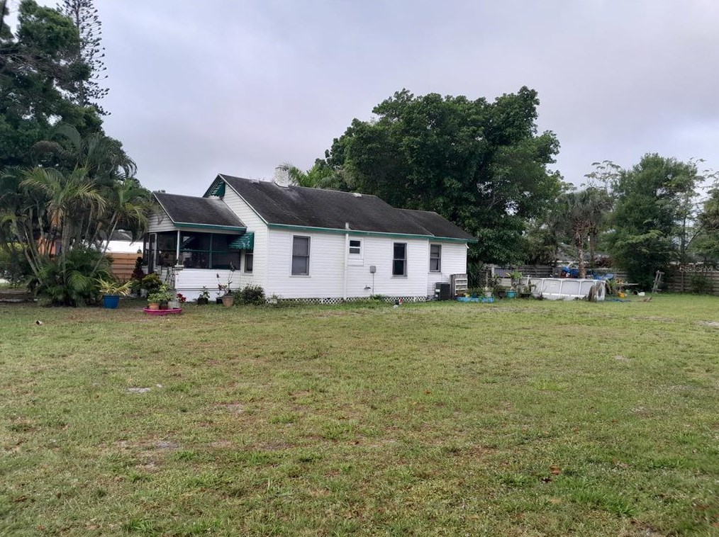 133 Conrad Ave, Sarasota FL 34237-5314 exterior