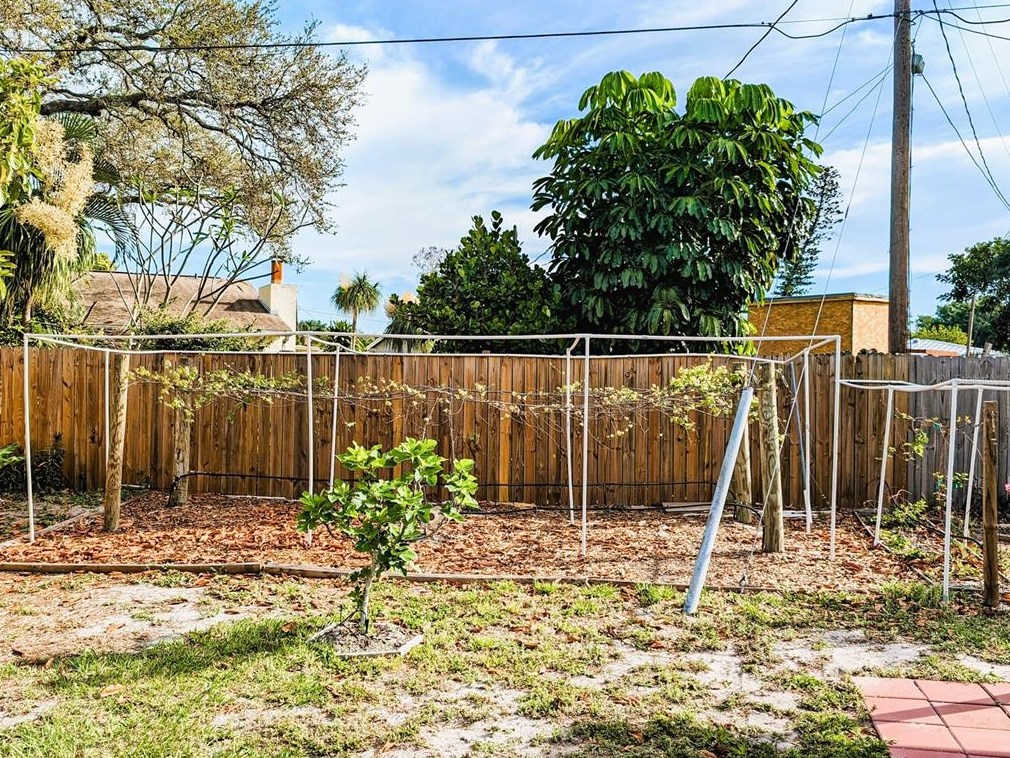 2068 Garden Ln, Bradenton FL  34207-8553 exterior