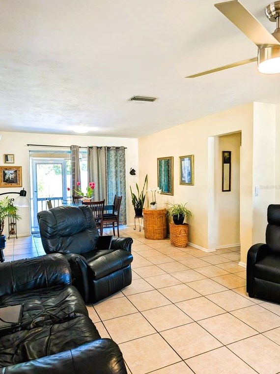 2068 Garden Ln, Bradenton FL  34207-8553 exterior