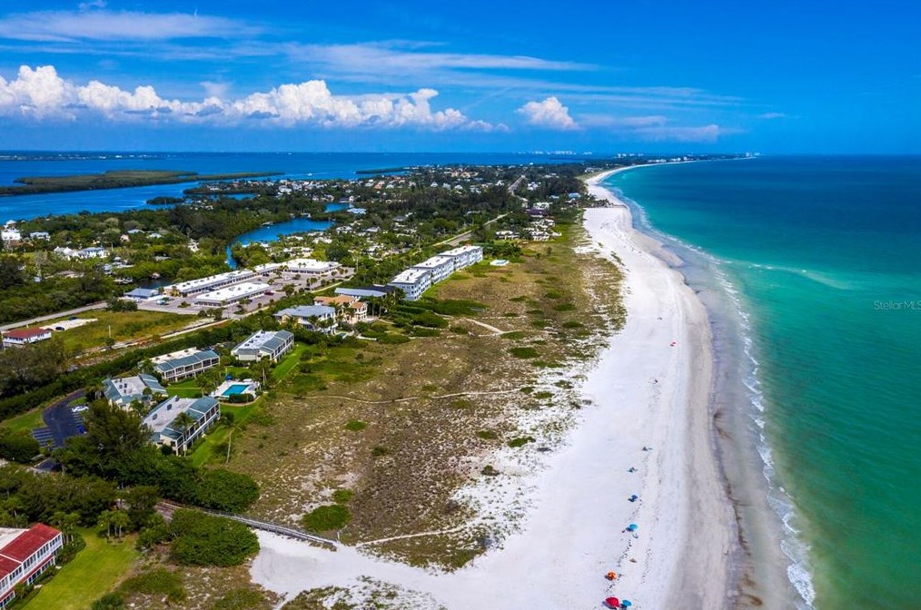 680 Fox St, Longboat Key FL 34228-1020 exterior