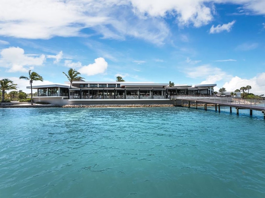 680 Fox St, Longboat Key FL 34228-1020 exterior