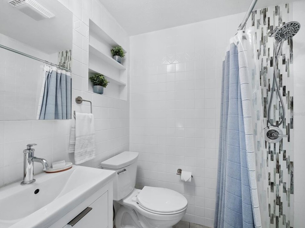 680 Fox St, Longboat Key FL 34228-1020 exterior