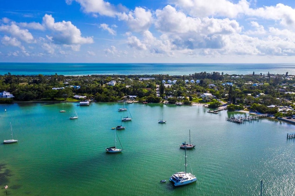 680 Fox St, Longboat Key FL 34228-1020 exterior