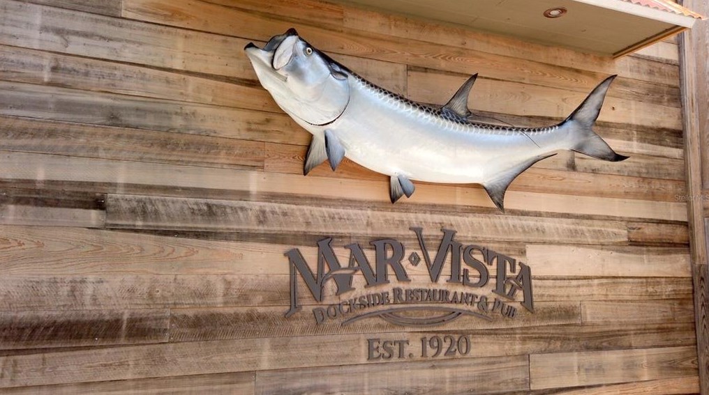 680 Fox St, Longboat Key FL 34228-1020 exterior