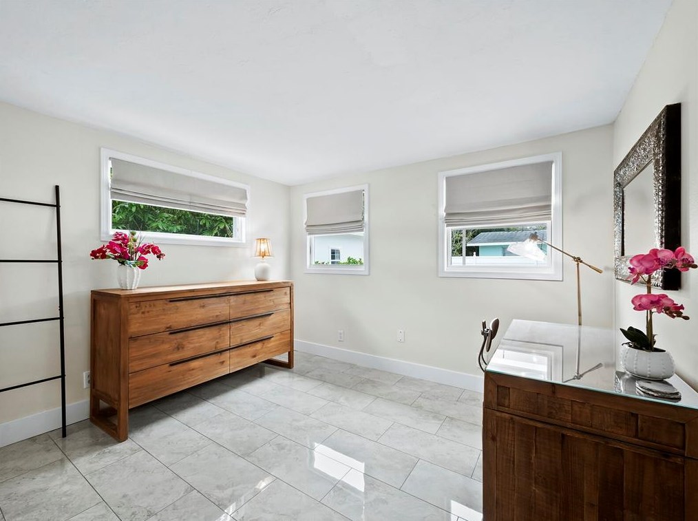 680 Fox St, Longboat Key FL 34228-1020 exterior