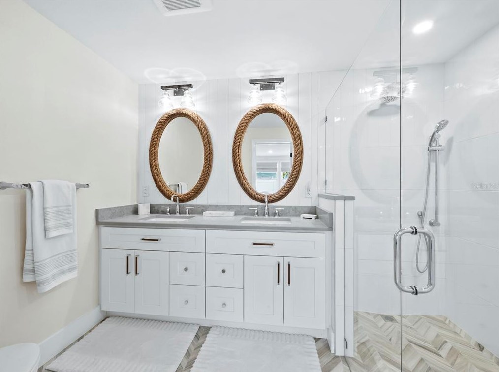 680 Fox St, Longboat Key FL 34228-1020 exterior