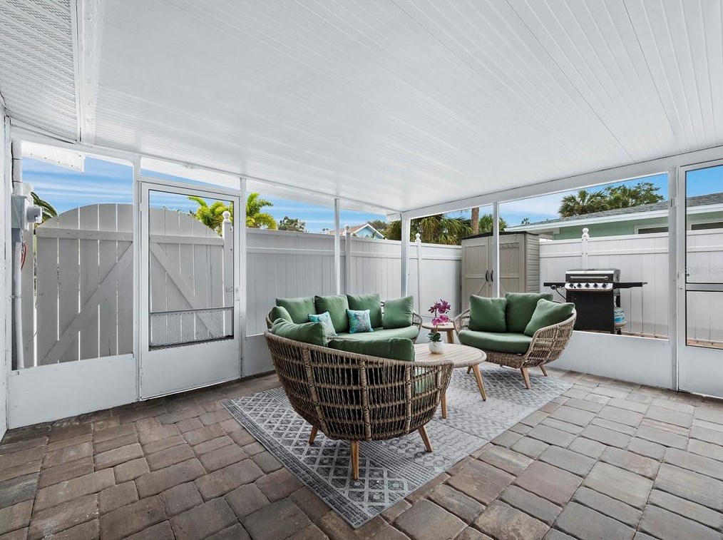 680 Fox St, Longboat Key FL 34228-1020 exterior