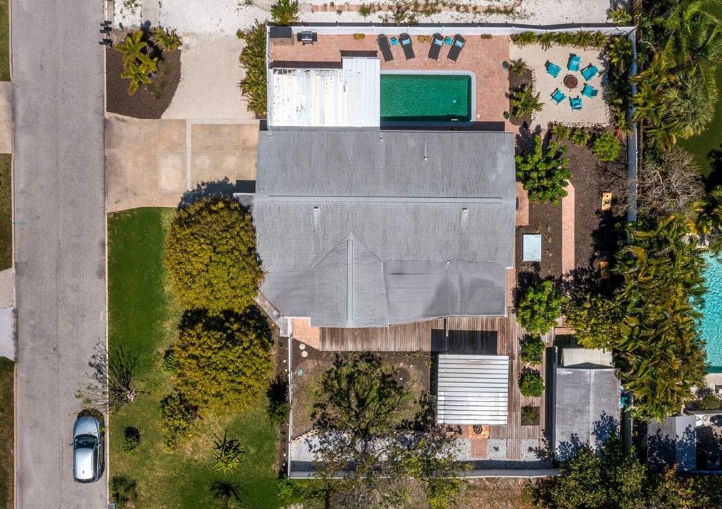 680 Fox St, Longboat Key FL 34228-1020 exterior